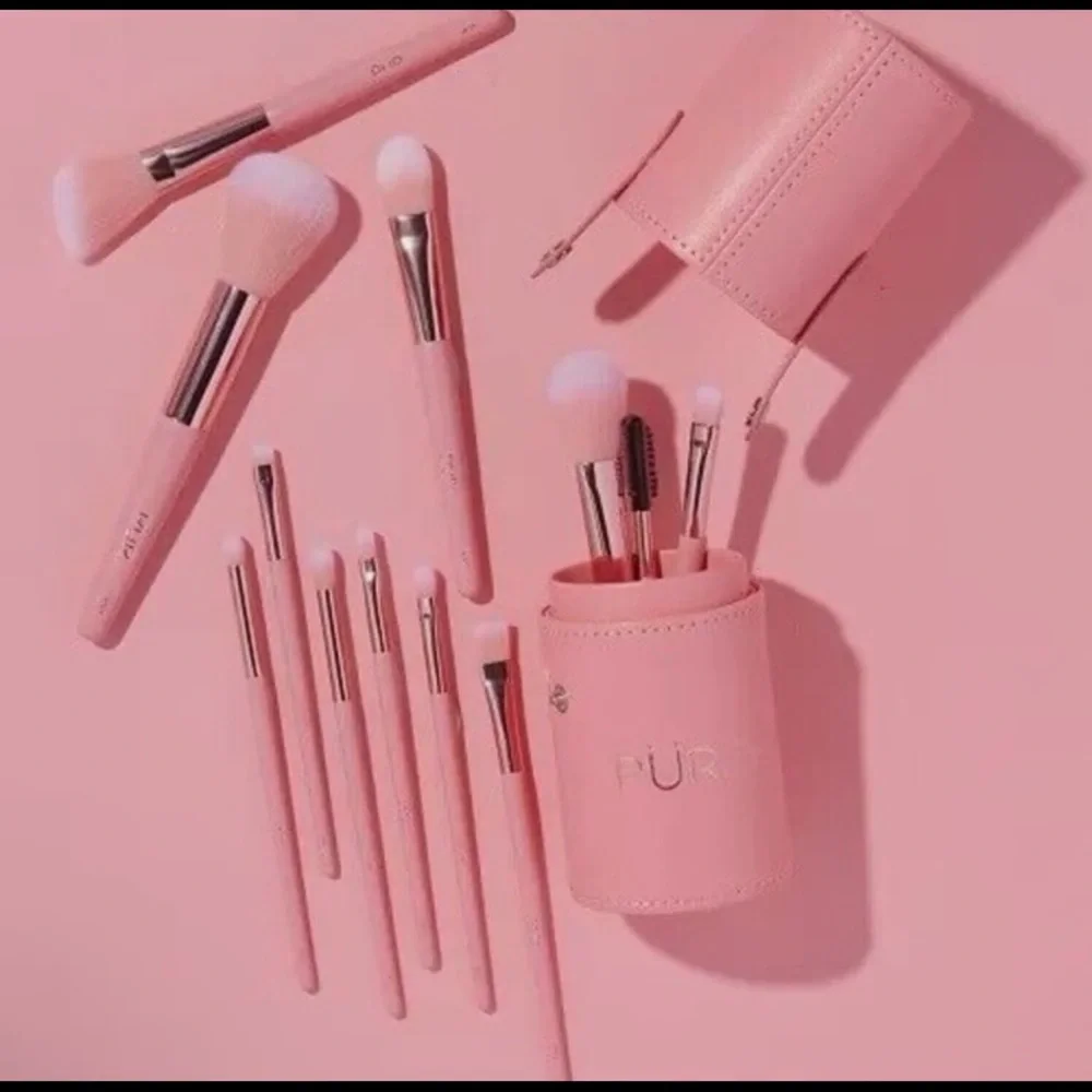 Pur Pink Makeup Brush Set - Picture 2 of 3